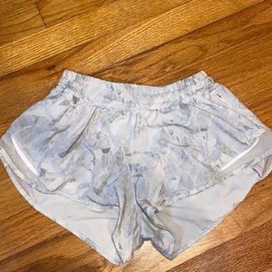 Lululemon Hotty Hot shorts 2.5”